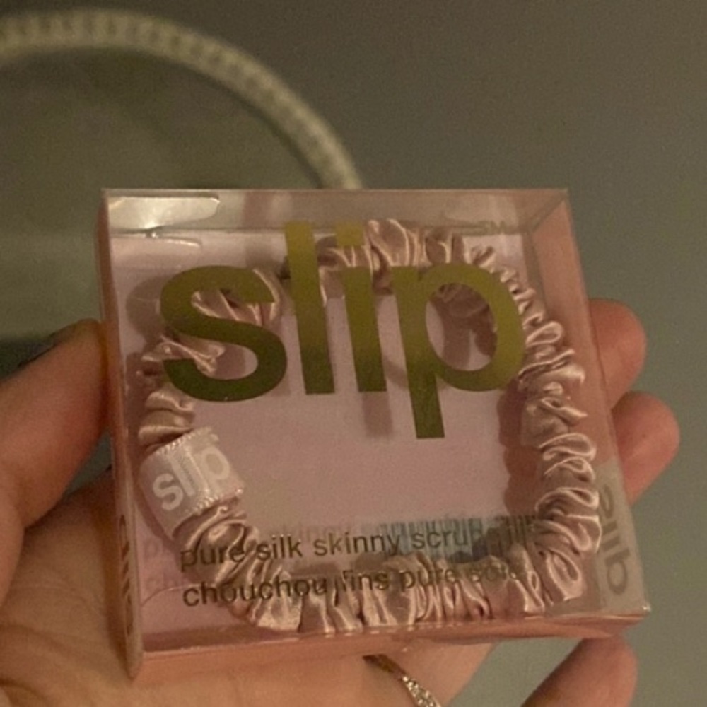 SLIP SCRUNCHIES